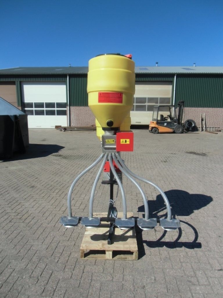 Zaaimachine/strooier mounted fertilizer spreader