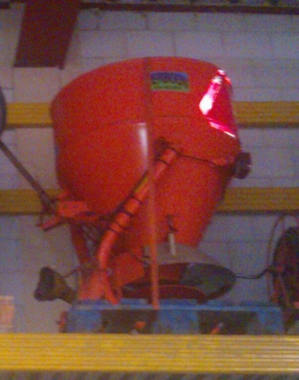 Nr. 3117 mounted sand spreader