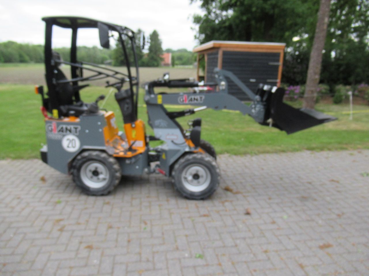 DEMO GIANT 1200 4X4 MINI SHOVEL - LOADER