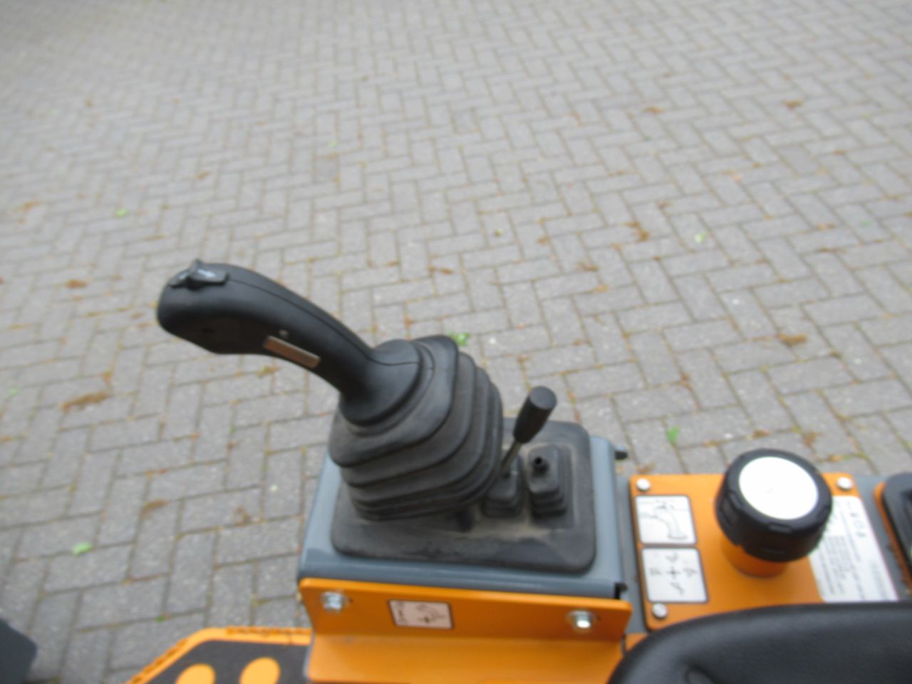 DEMO GIANT 1200 4X4 MINI SHOVEL - LOADER