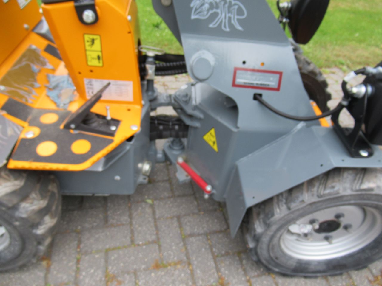 DEMO GIANT 1200 4X4 MINI SHOVEL - LOADER