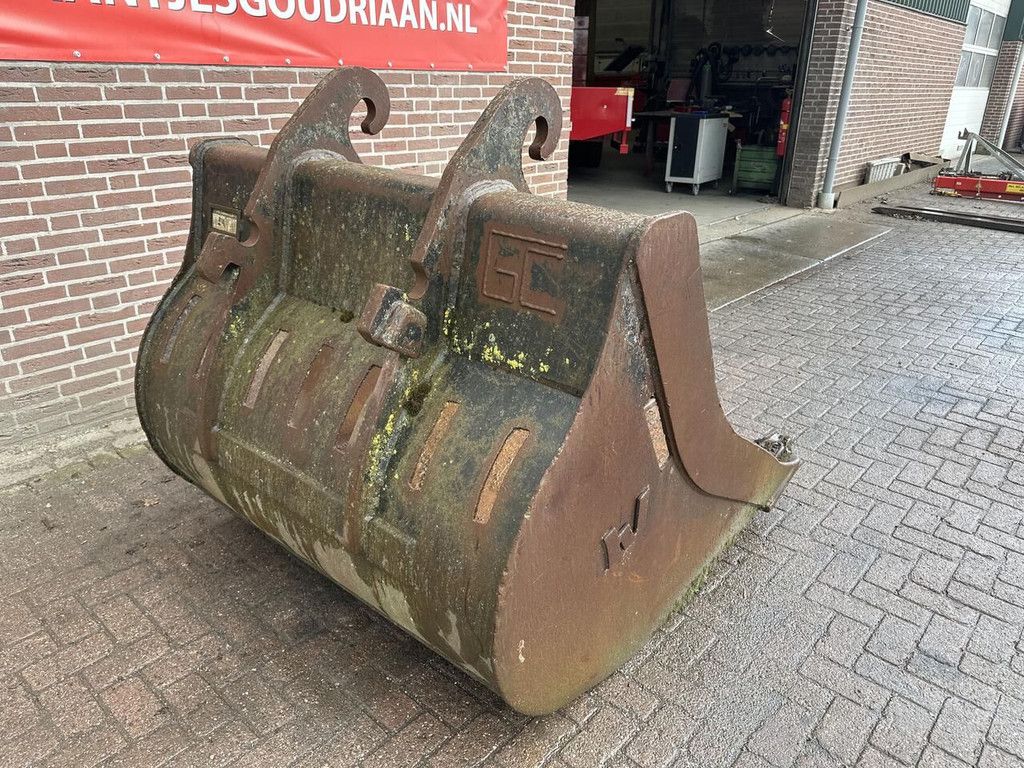 CW 40 excavator bucket