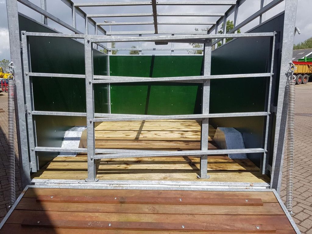 Veewagen 4 meter livestock trailer