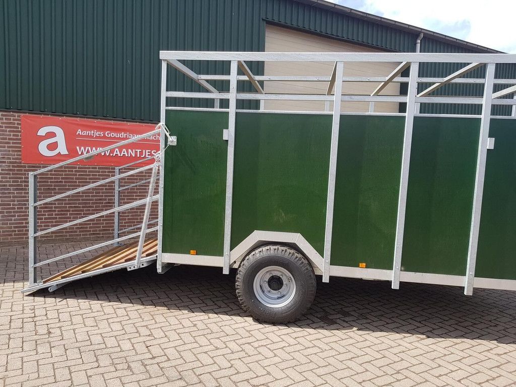 Veewagen 4 meter livestock trailer