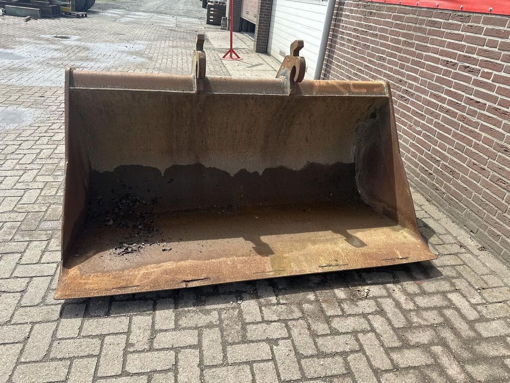 CW 40 grading bucket