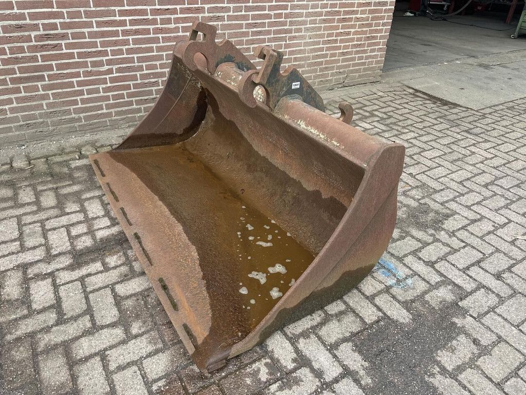 CW 30 grading bucket