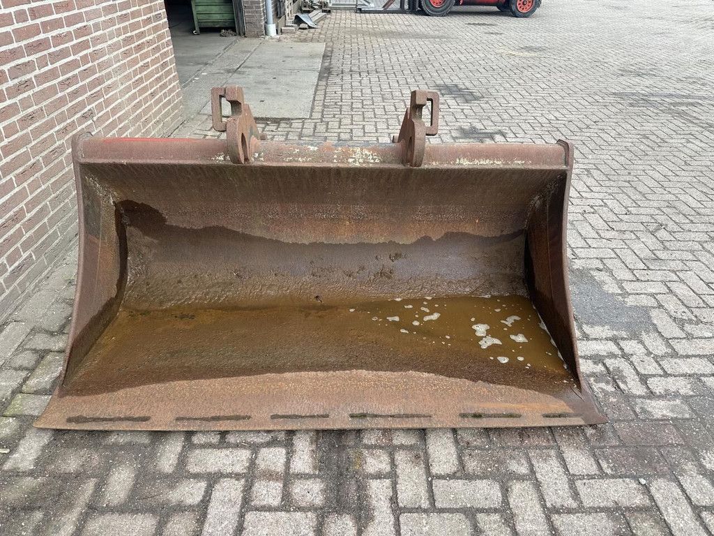 CW 30 grading bucket