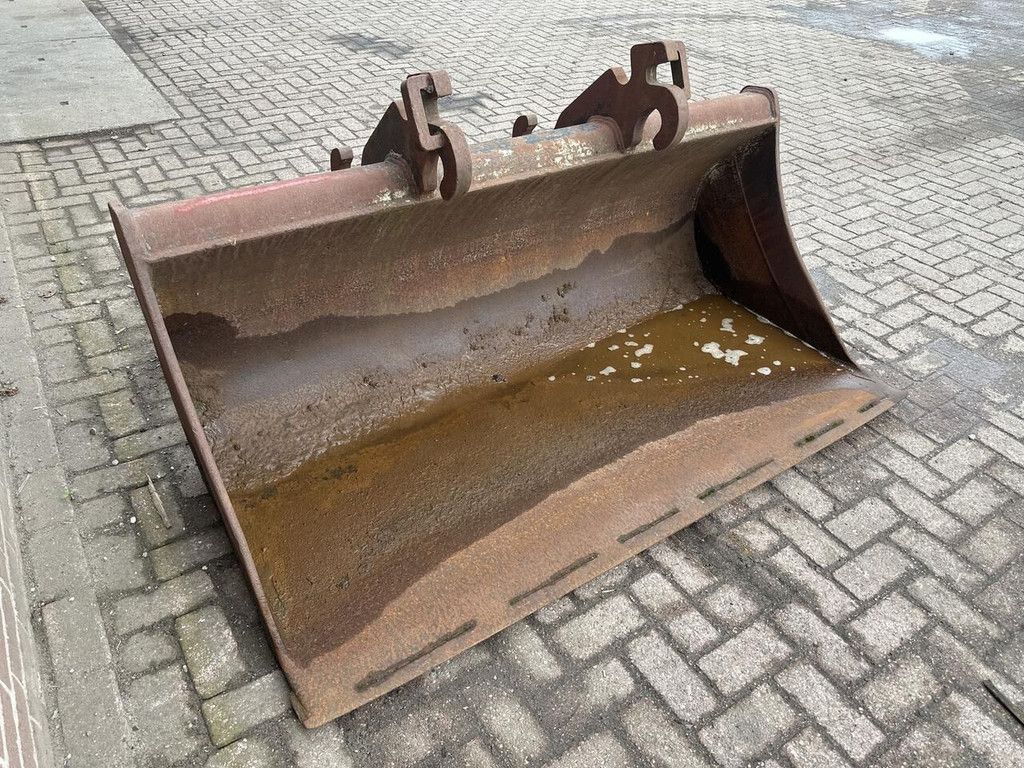 CW 30 grading bucket