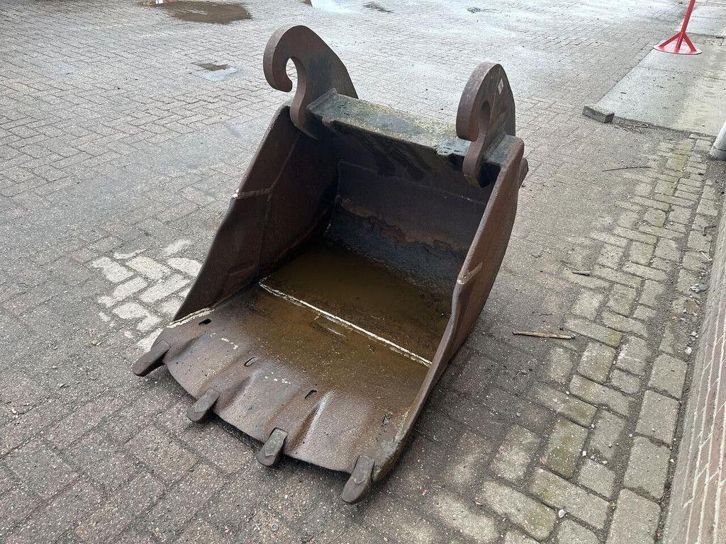 Excavator bucket