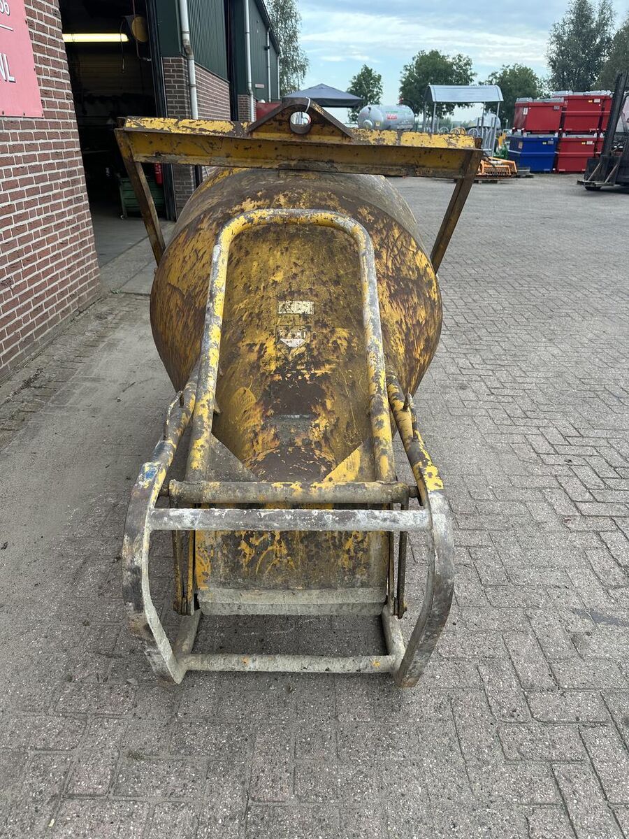 Beton kubel - Gebruikt