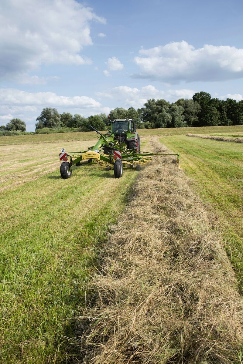 Krone vier harkelementen en Zijaflegharken