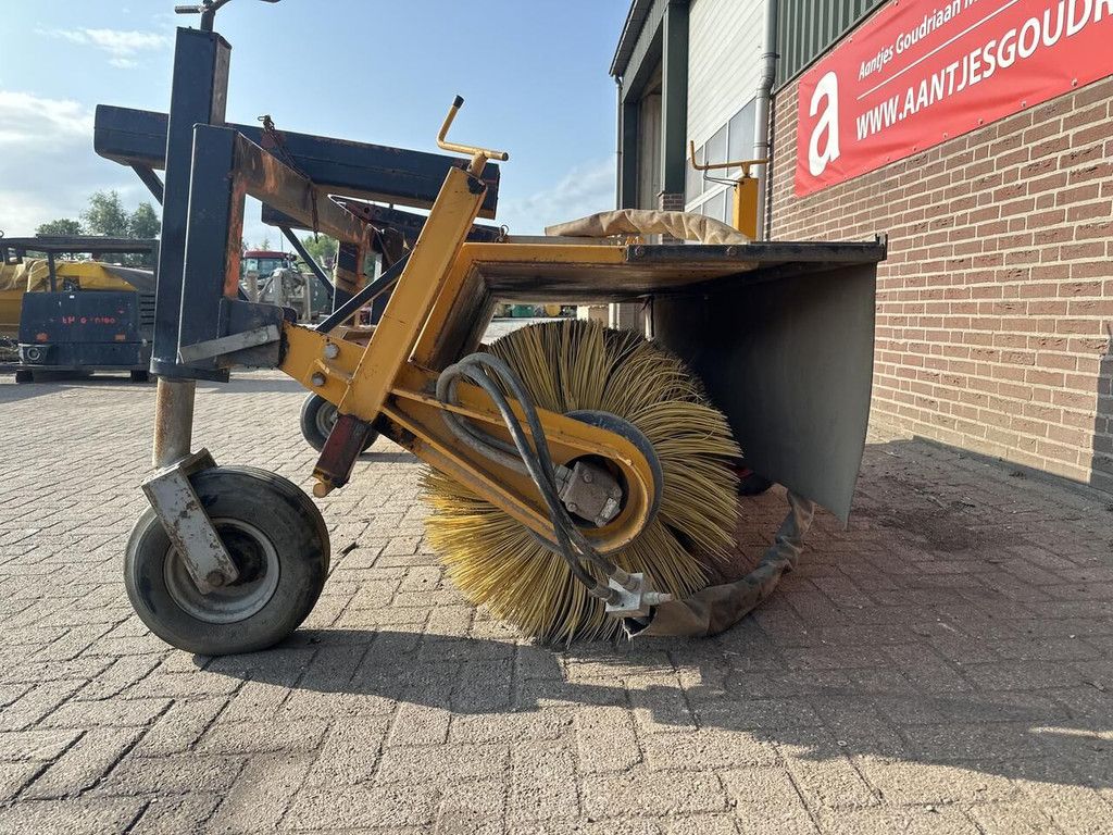 Rolbezem sweeper brush