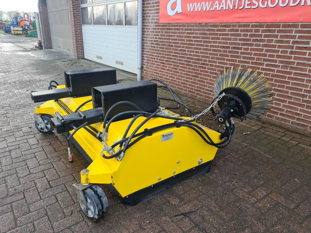 MTS bezem met lepel insteek