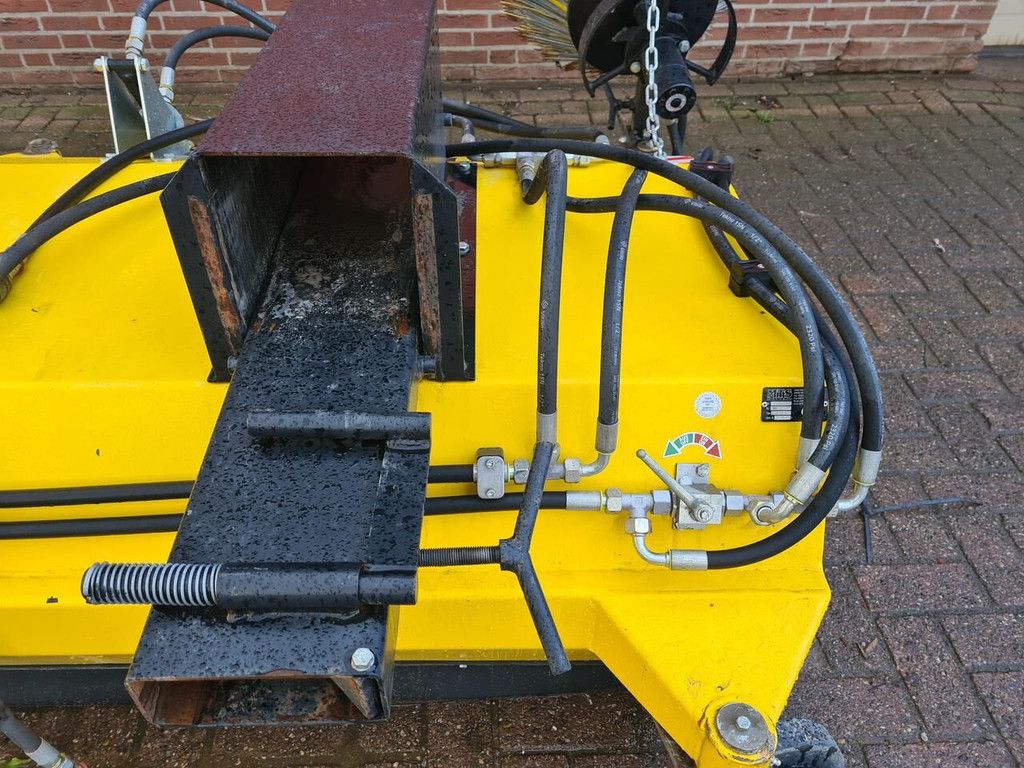 MTS bezem met lepel insteek