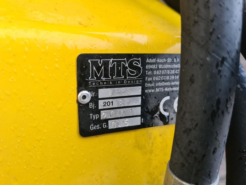 MTS bezem met lepel insteek