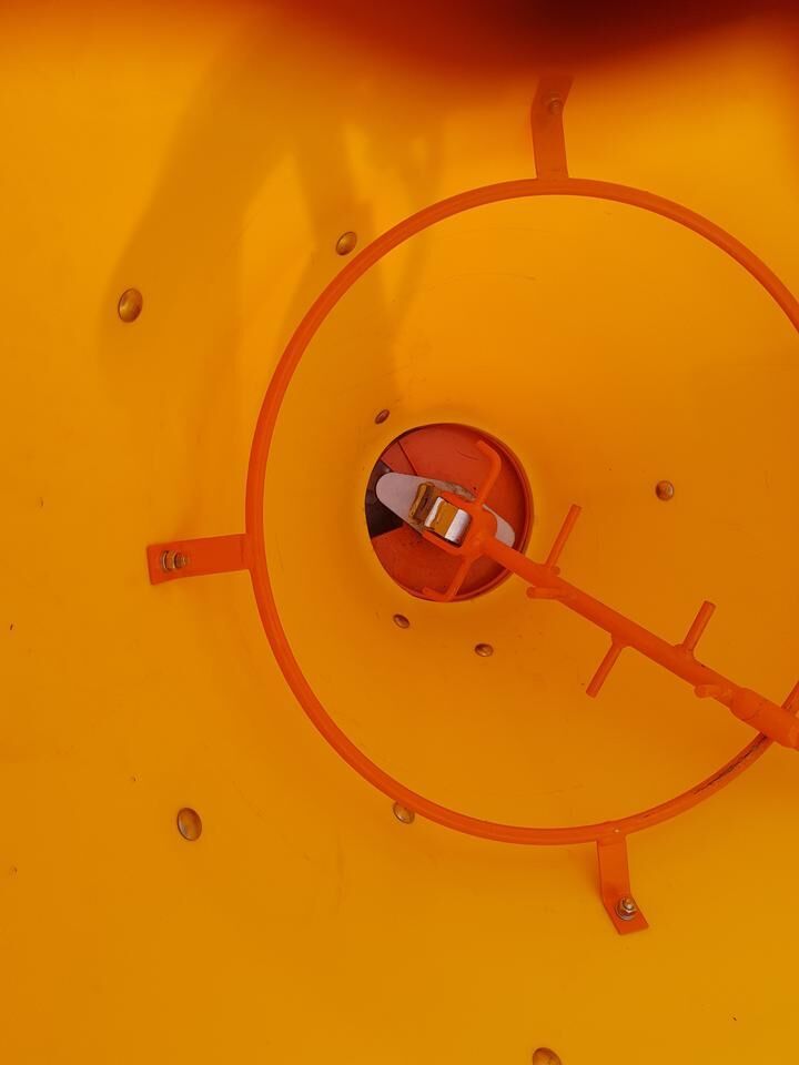 Pronar PS250M mounted sand spreader