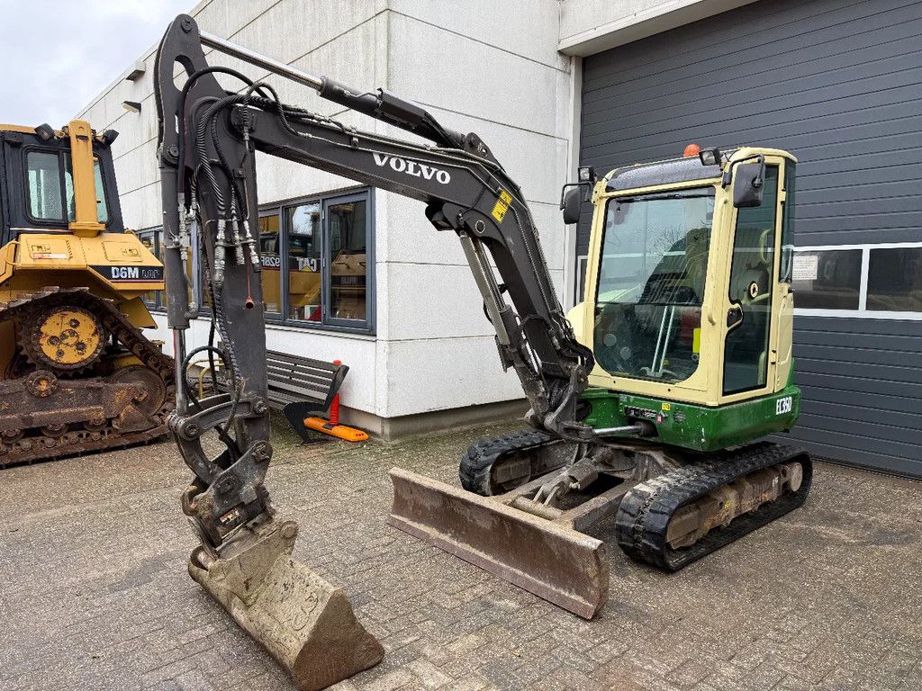 Volvo EC35D 3buckets