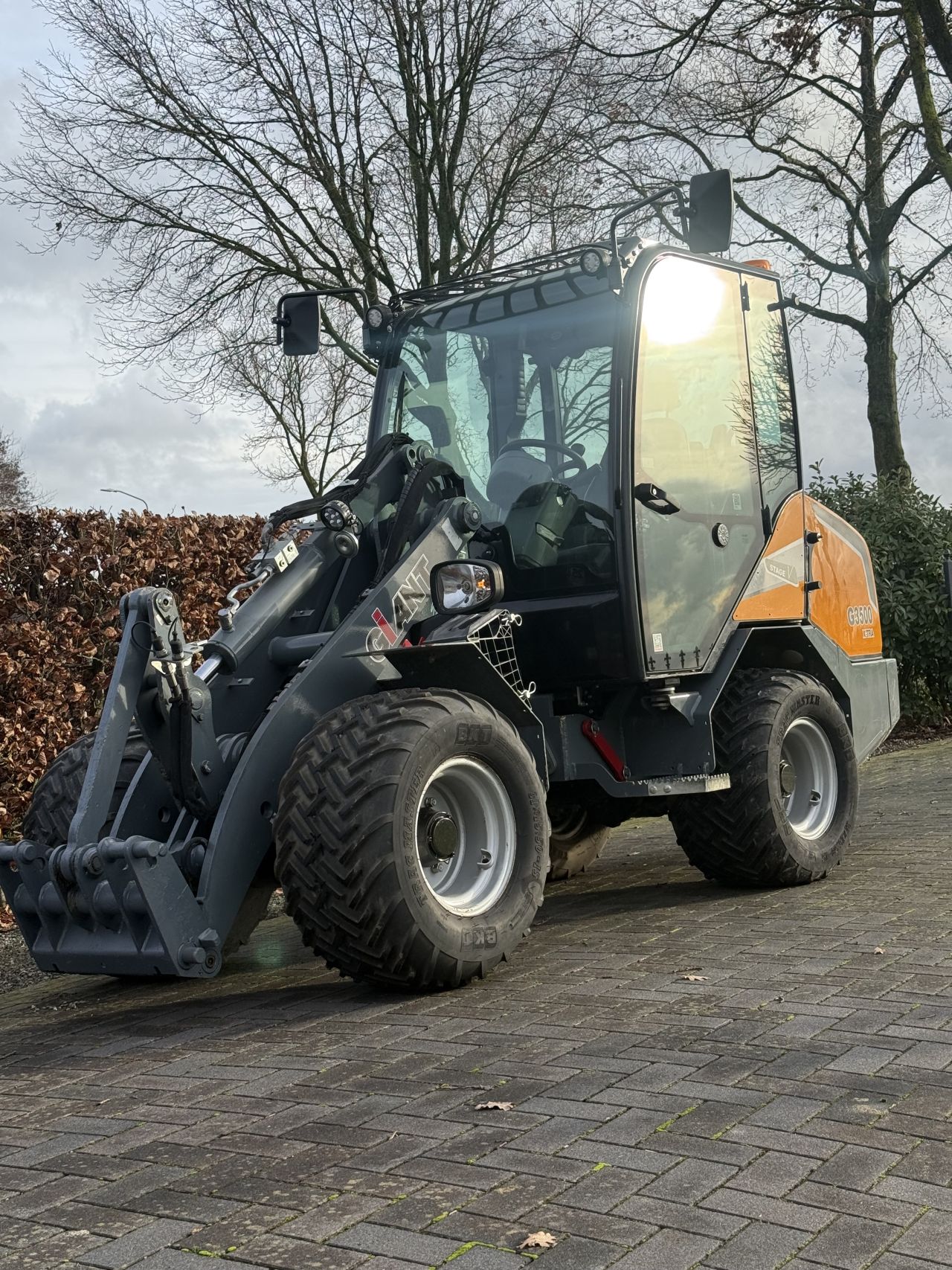 Giant g3500 extra met cabine