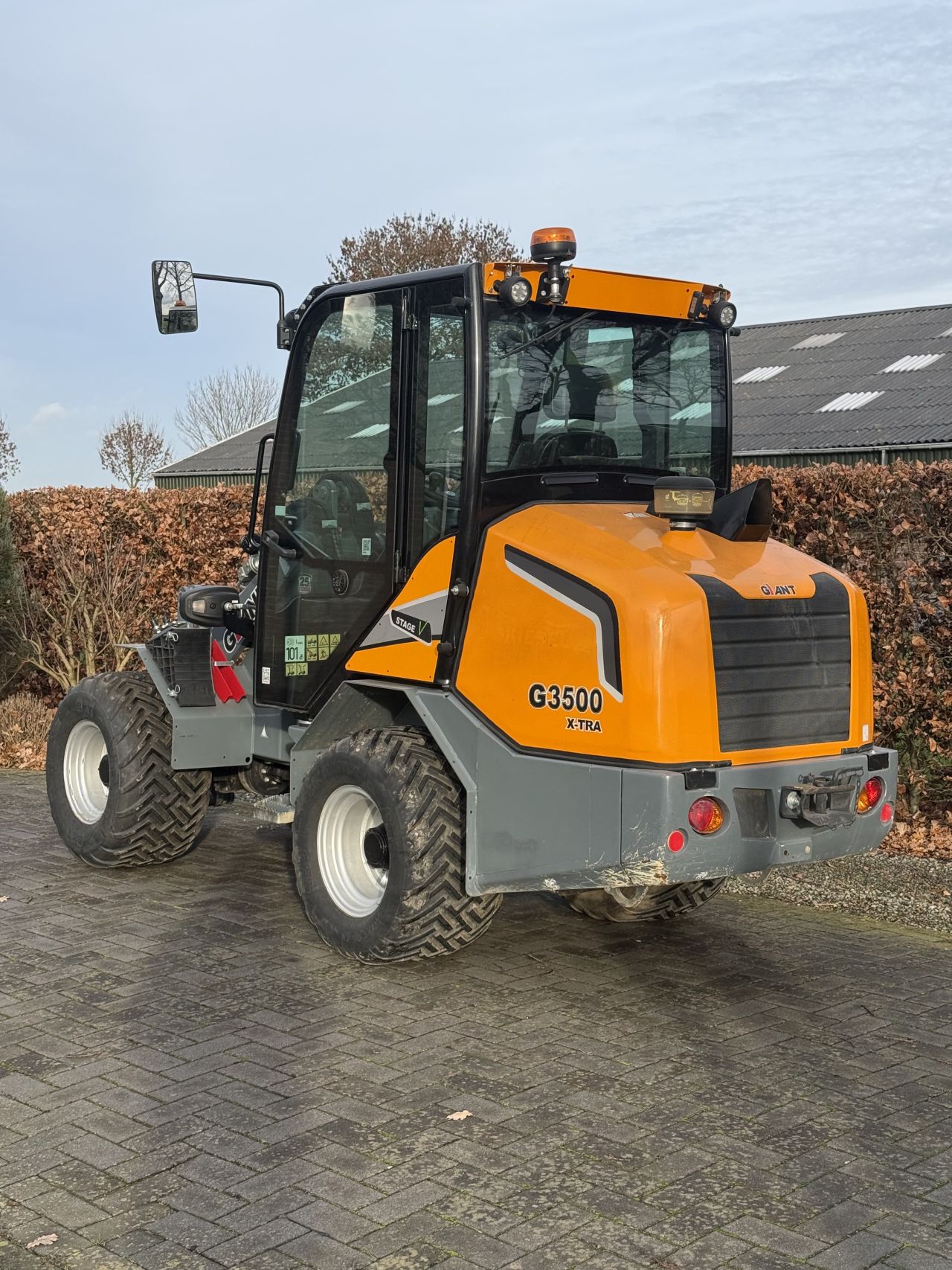 Giant g3500 extra met cabine