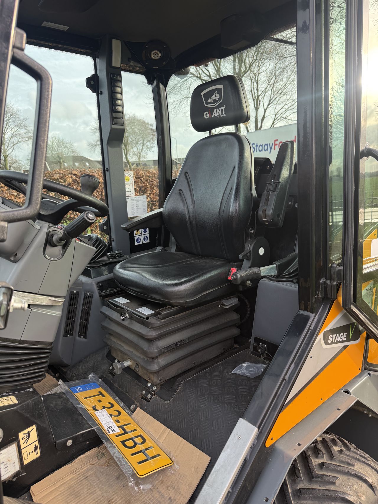 Giant g3500 extra met cabine