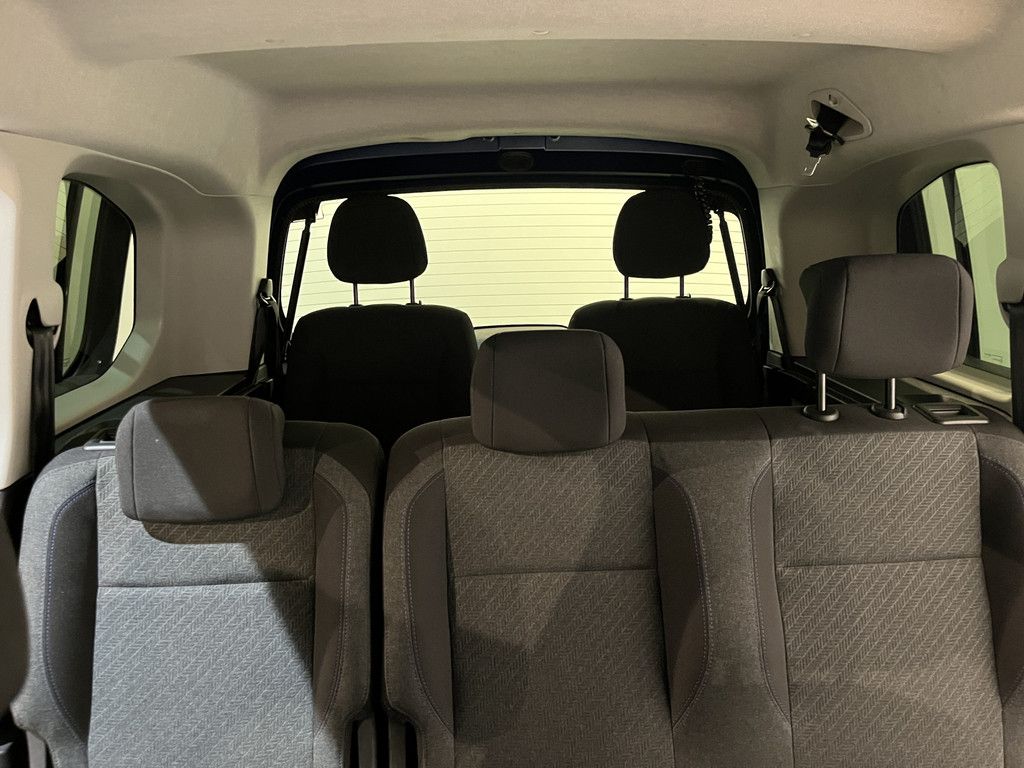 Peugeot e-Rifter EV Allure 7 Persoons 50 kWh 136 PK / 2x Schuifdeur / Airco / Cruise Control / Camera / CarPlay / Navigatie / 55.600 KM !!