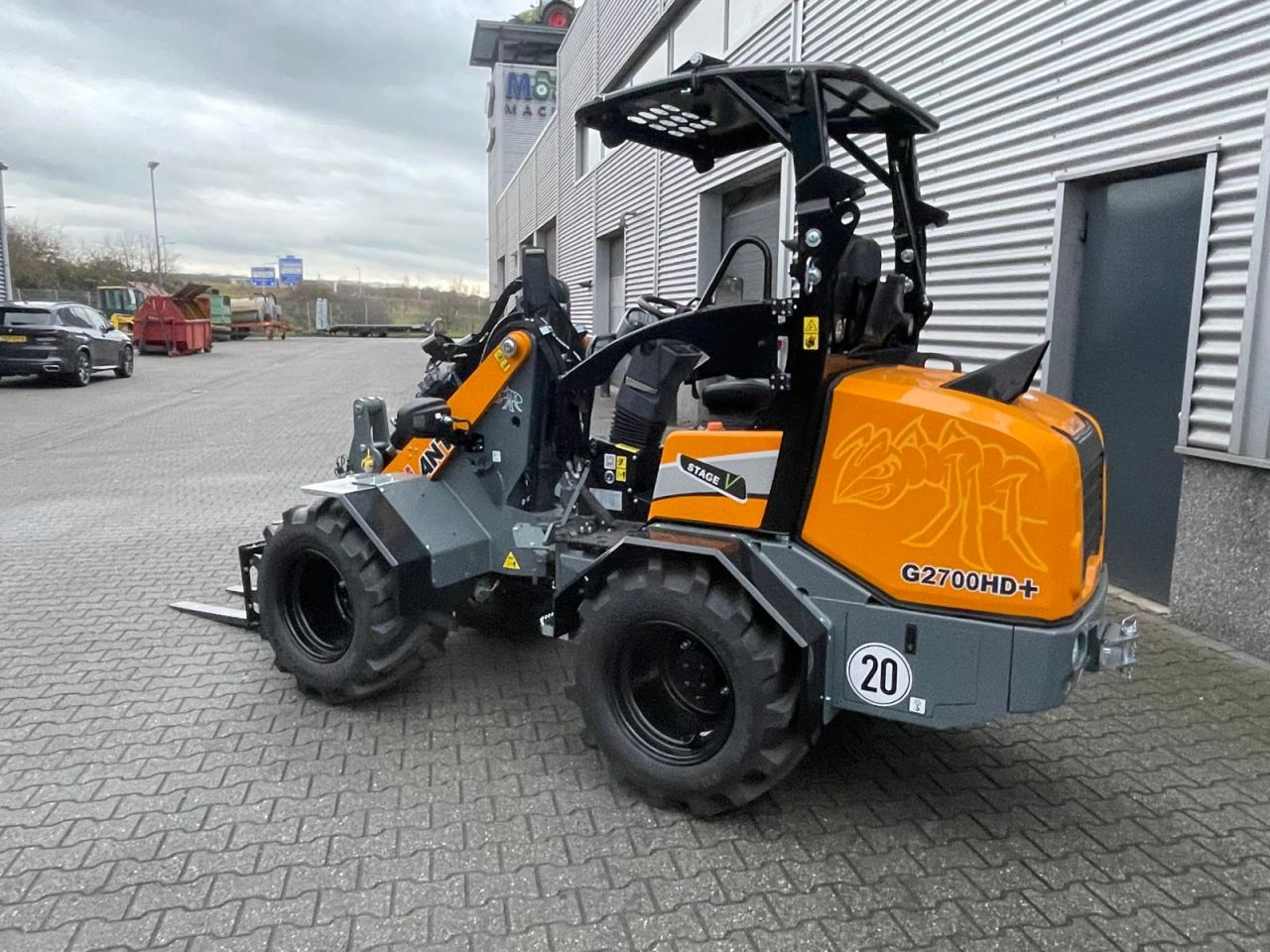 NIEUWE Giant G2700 HD+ shovel met kantelbaar dak