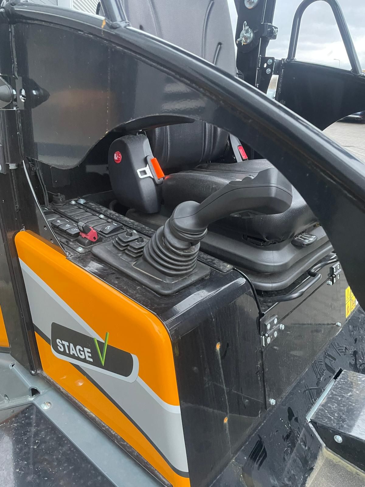 NIEUWE Giant G2700 HD+ shovel met kantelbaar dak