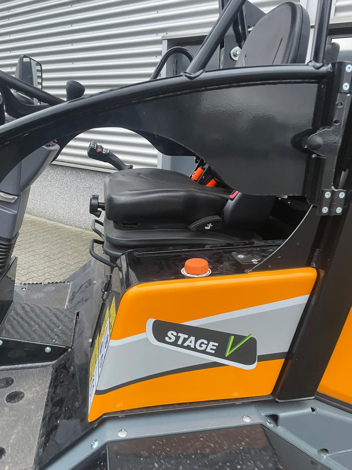 NIEUWE Giant G2700 HD+ shovel met kantelbaar dak