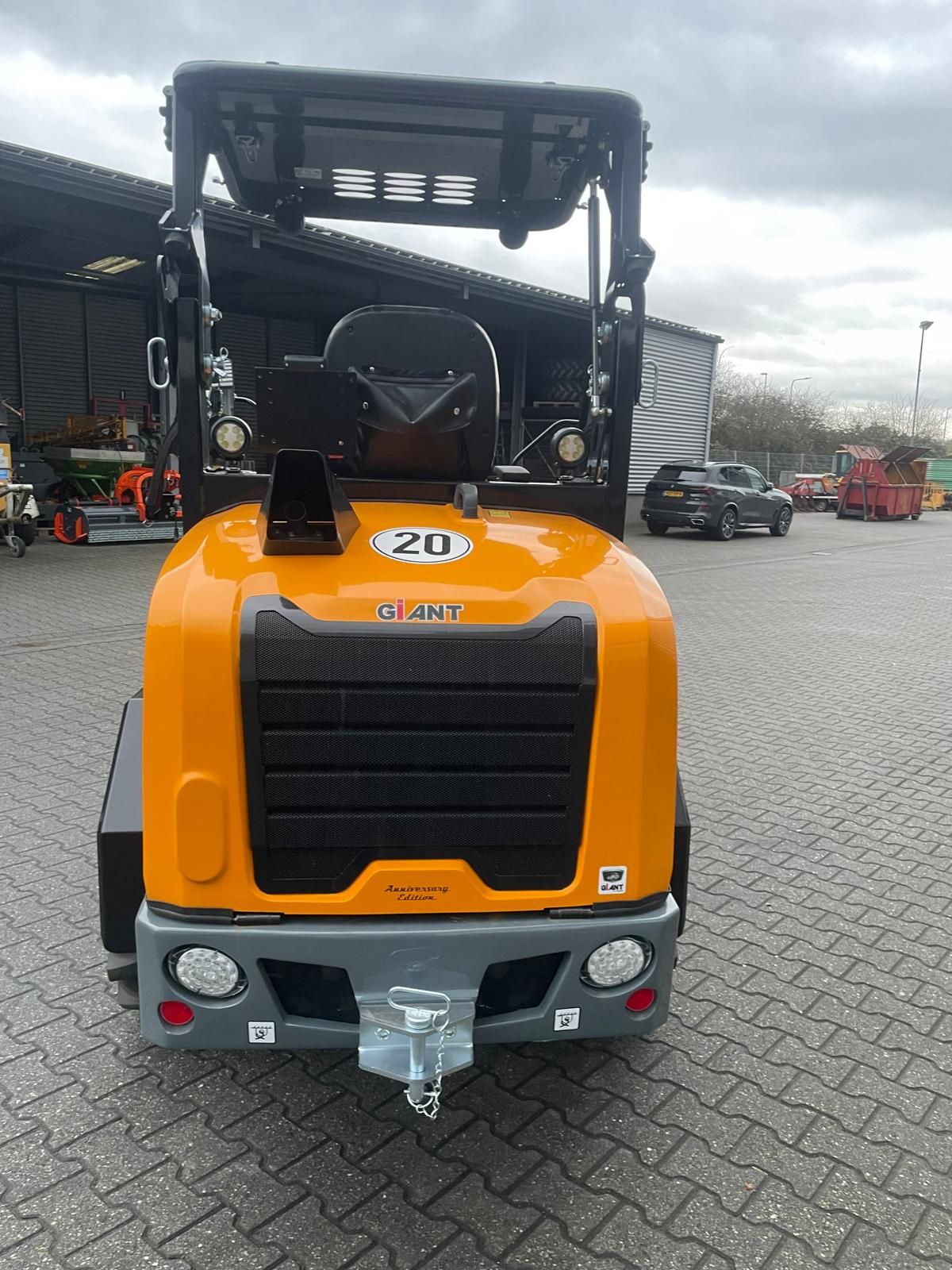 NIEUWE Giant G2700 HD+ shovel met kantelbaar dak