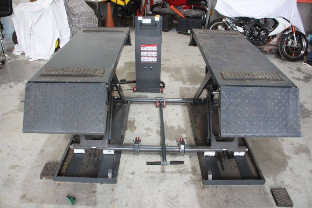 Scissor lift Wolf WKS30E 3000kg 2023