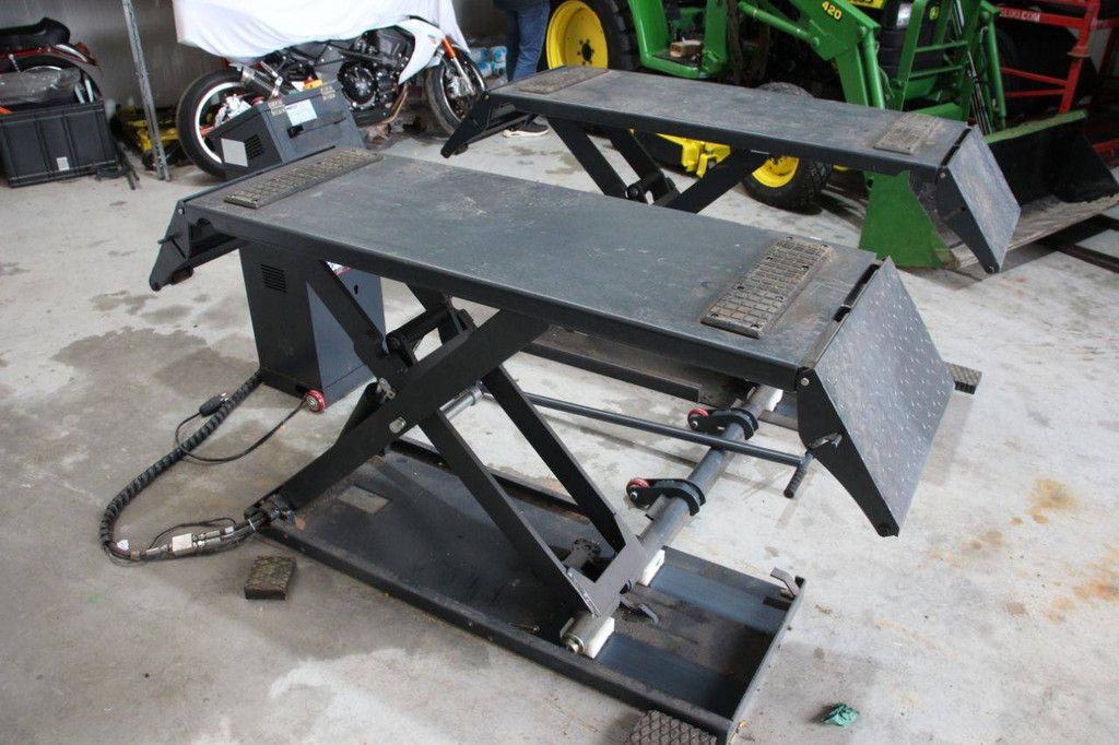 Scissor lift Wolf WKS30E 3000kg 2023