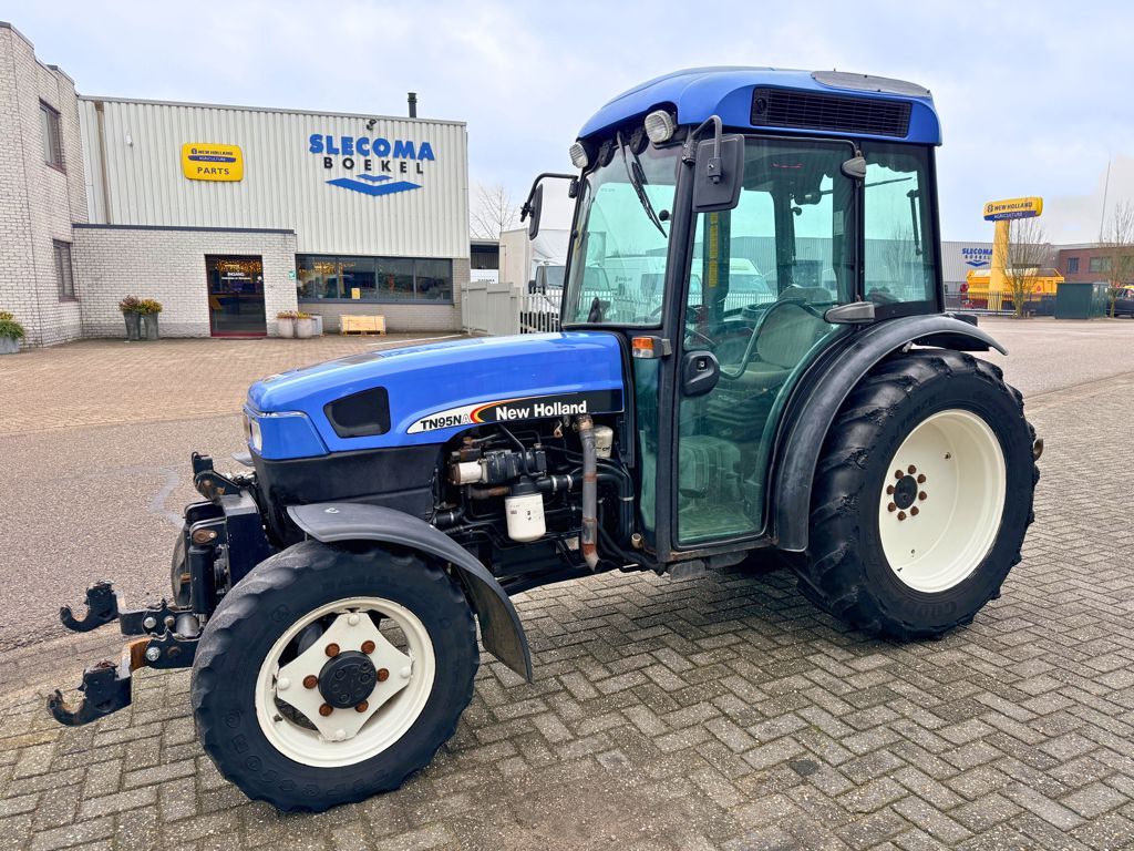 New Holland TN95NA Smalspoortrekker