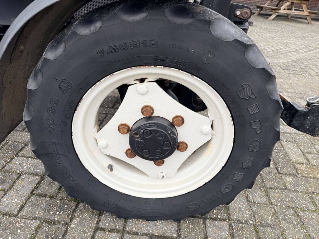 New Holland TN95NA Smalspoortrekker