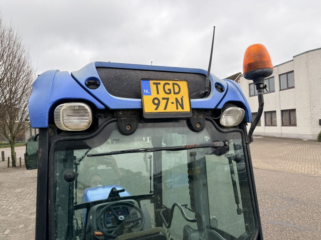 New Holland TN95NA Smalspoortrekker