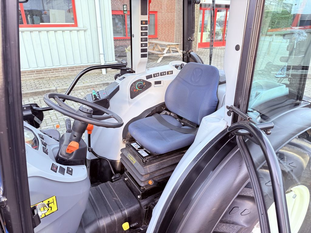 New Holland T4.100N BlueCab4 Supersteer