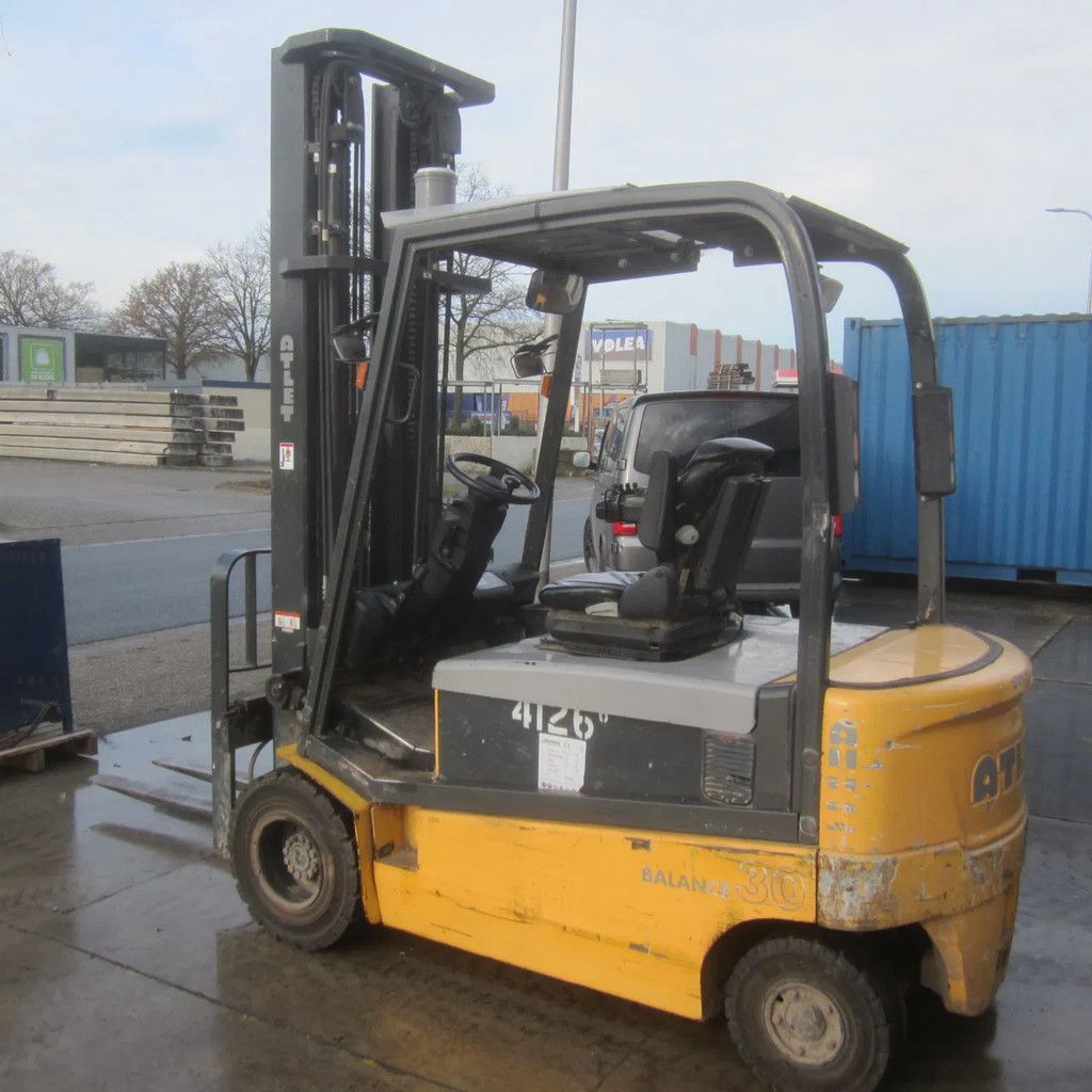 Nissan Heftruck, L30T elektrisch, triplomast, side shift.