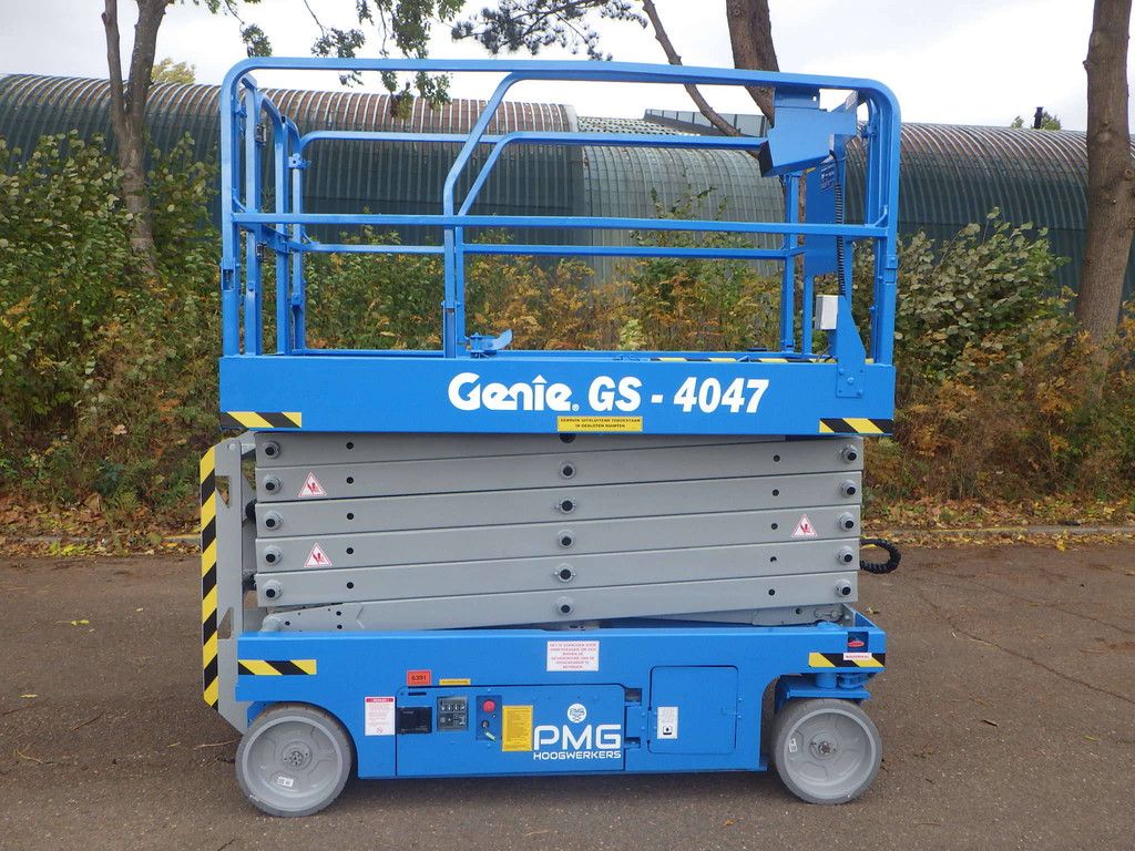 Scissor lift GS-4047 13.70m Electric 2014