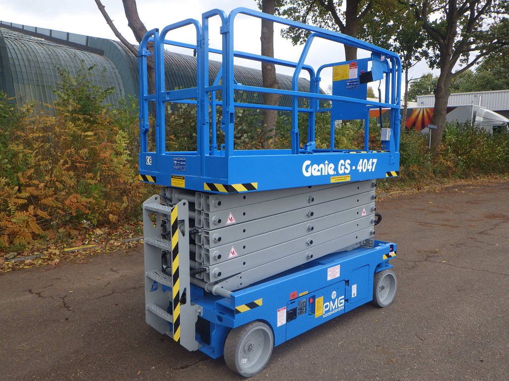 Scissor lift GS-4047 13.70m Electric 2014
