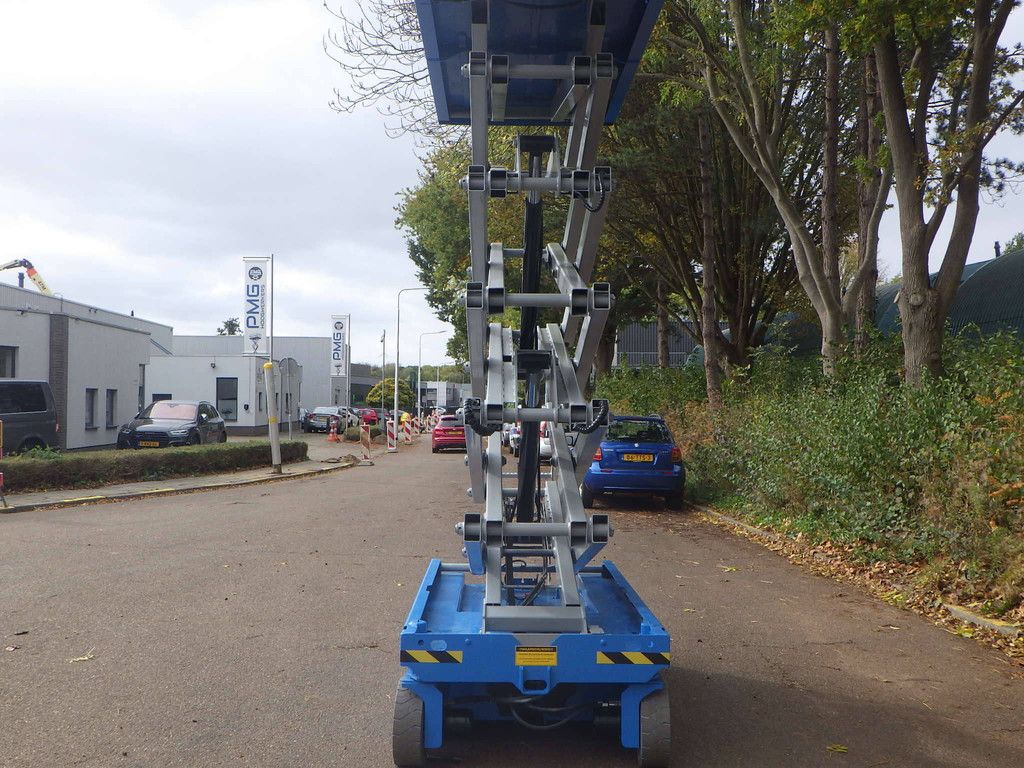 Scissor lift GS-4047 13.70m Electric 2014