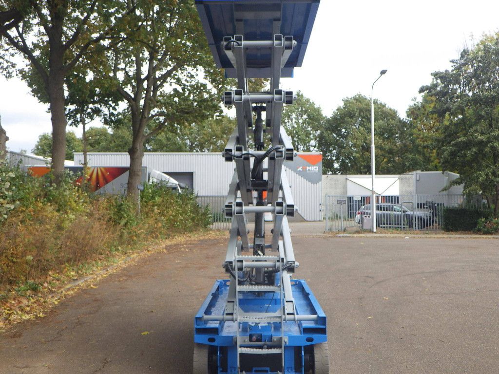 Scissor lift GS-4047 13.70m Electric 2014