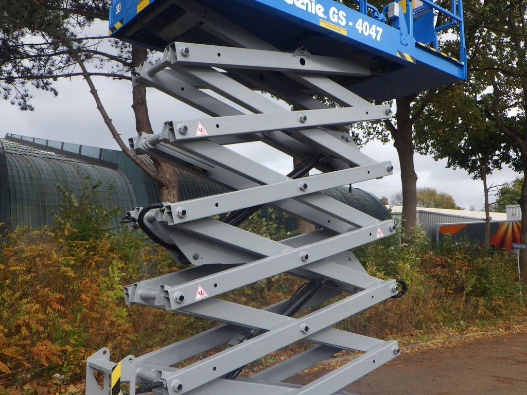 Scissor lift GS-4047 13.70m Electric 2014