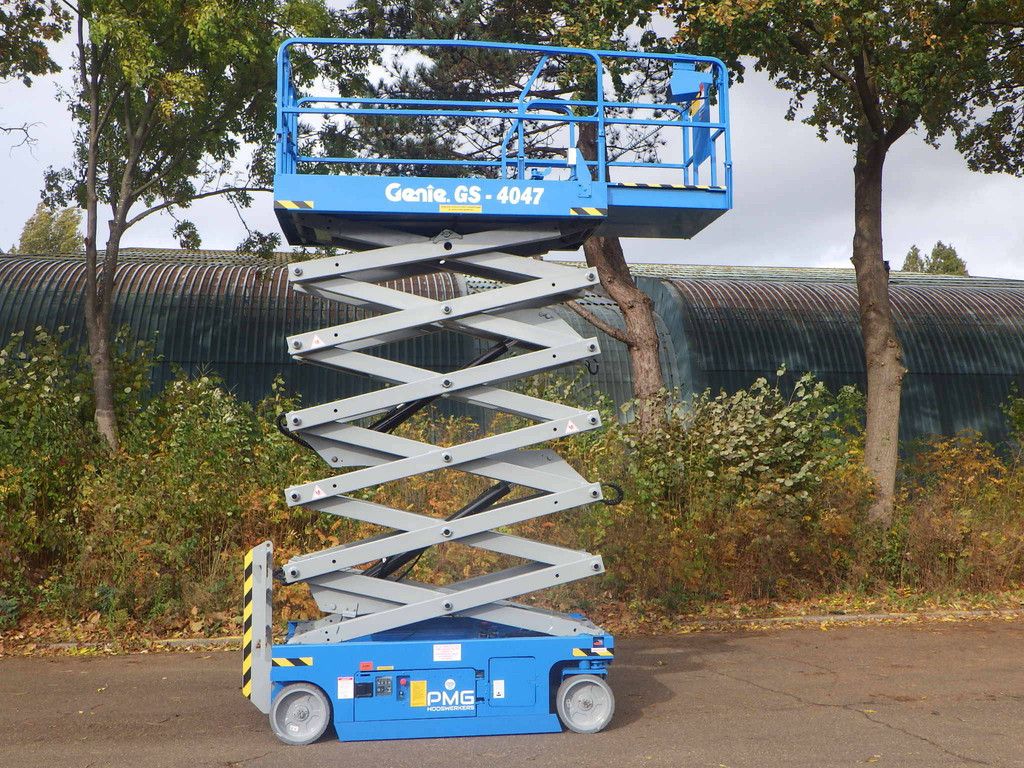 Scissor lift GS-4047 13.70m Electric 2014
