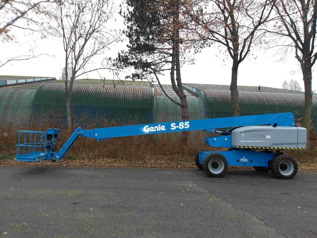 Telescopic boom lift Genie S85 27.91m Diesel 2012