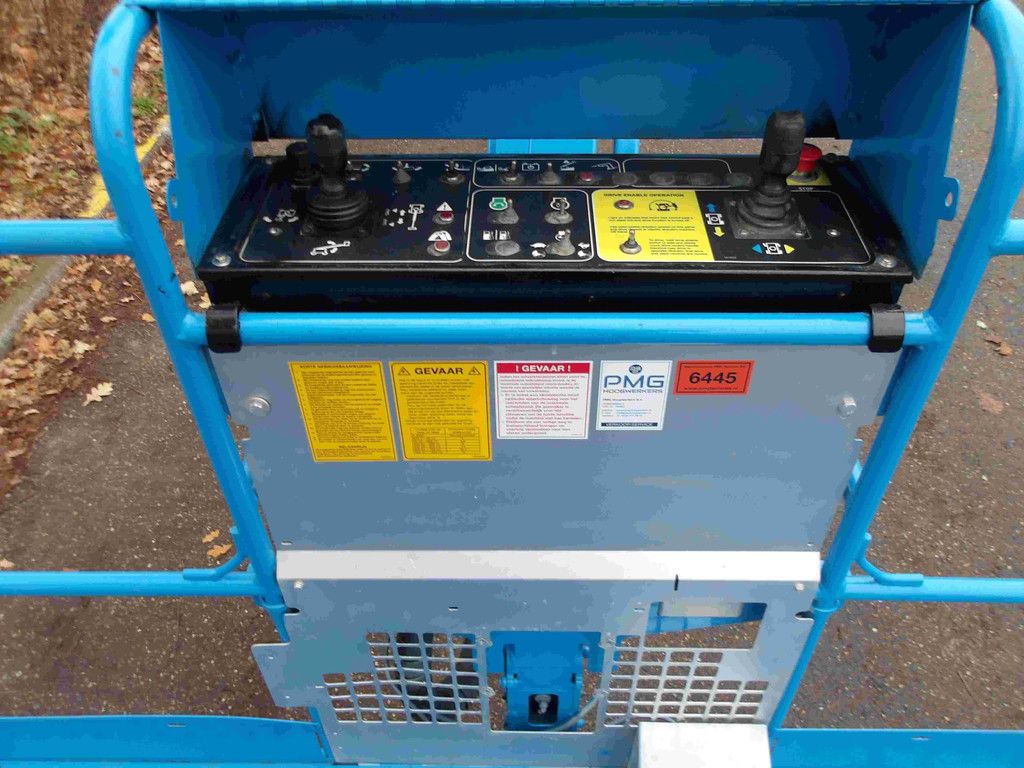 Telescopic boom lift Genie S85 27.91m Diesel 2012