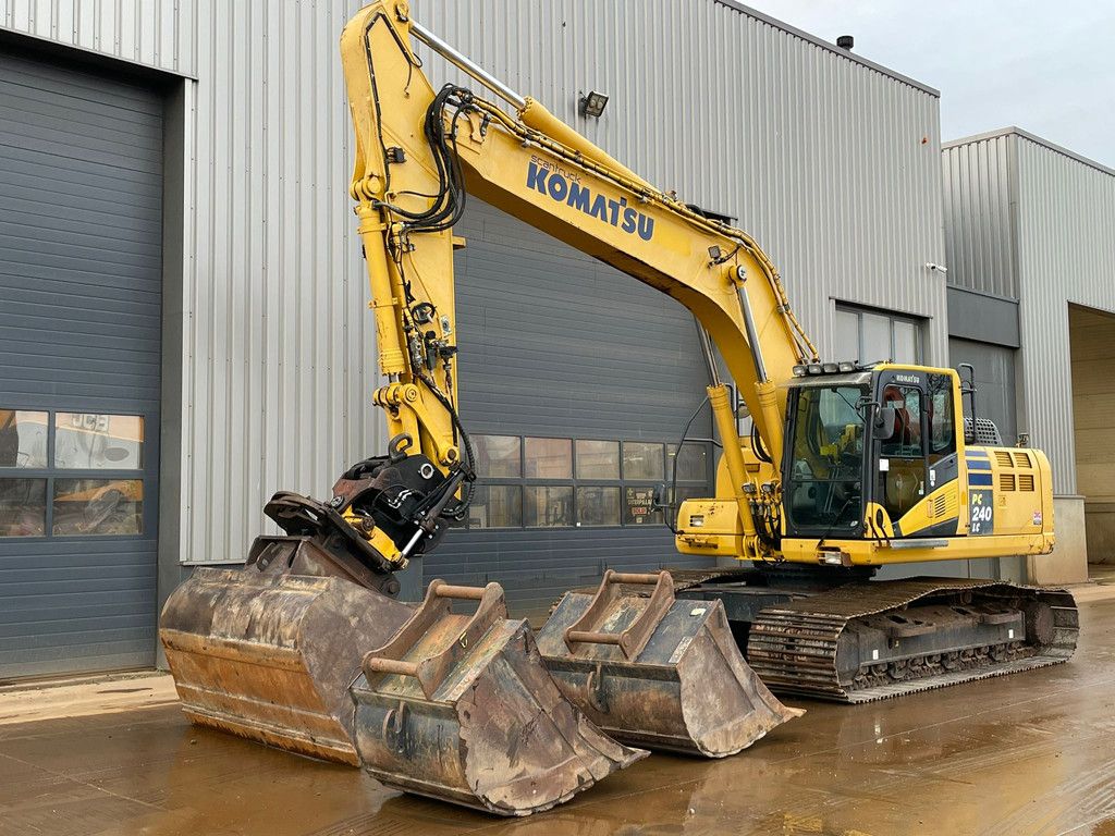 Komatsu PC240LC-10