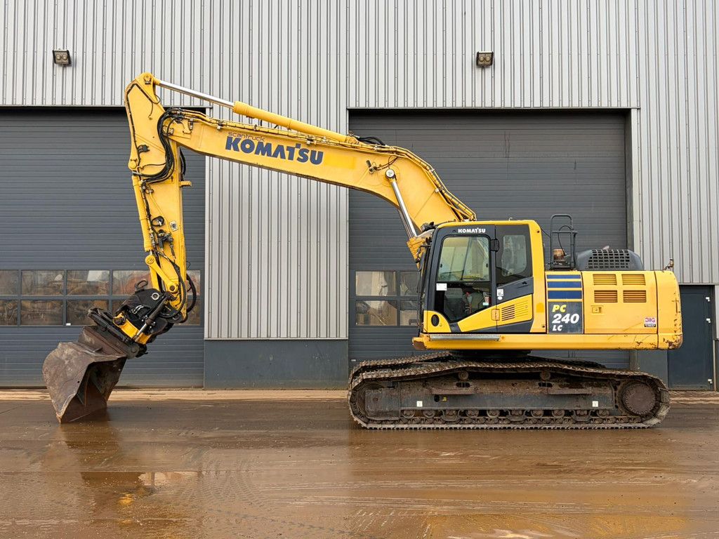 Komatsu PC240LC-10