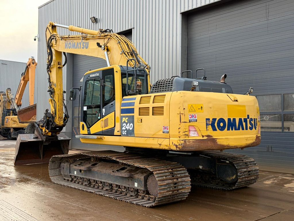 Komatsu PC240LC-10