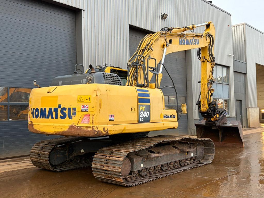 Komatsu PC240LC-10