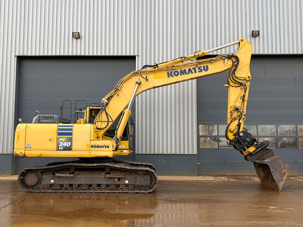 Komatsu PC240LC-10
