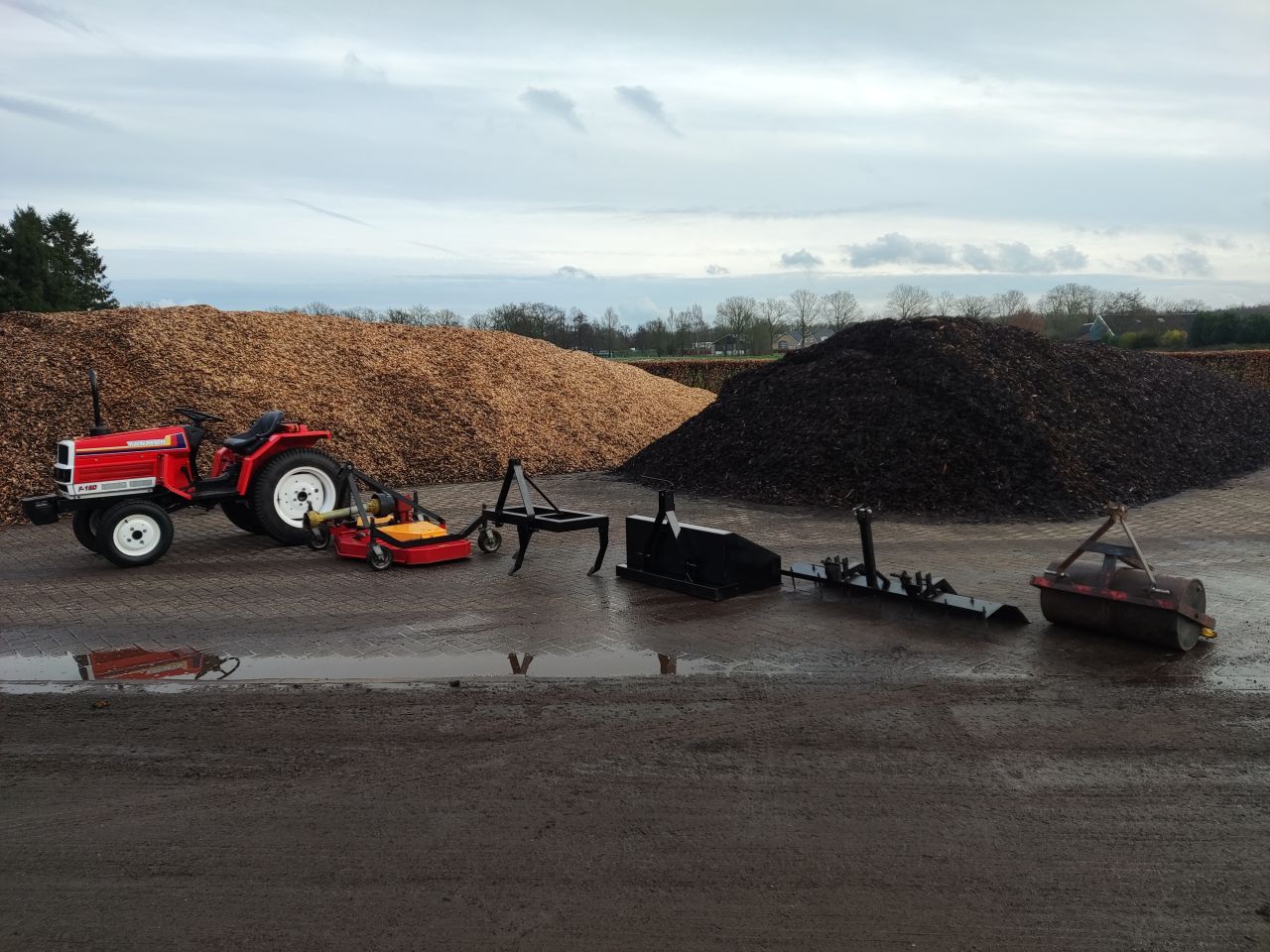 YANMAR minitractor (type F16D) met toebehoren (maaidek, etc)